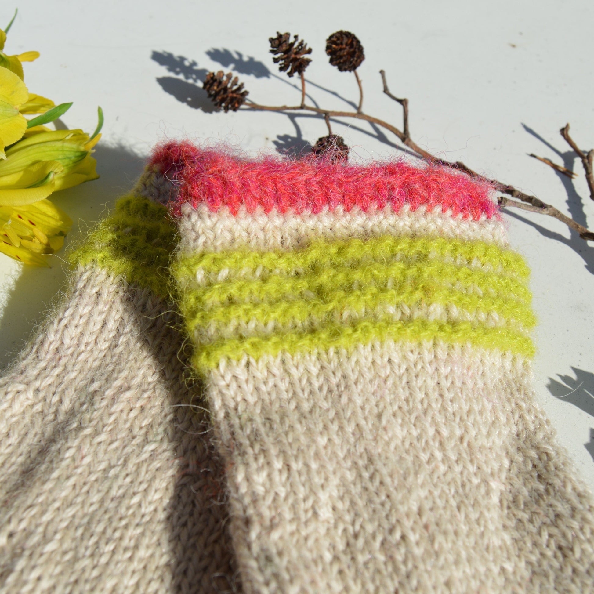 Embroidered pulse warmers Folklore in alpaca wool.